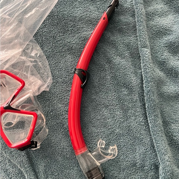 AQUA LUNG SWIM MASK AND SNORKEL- NEW RED AND BLACK- ADULT SIZE - Picture 9 of 11